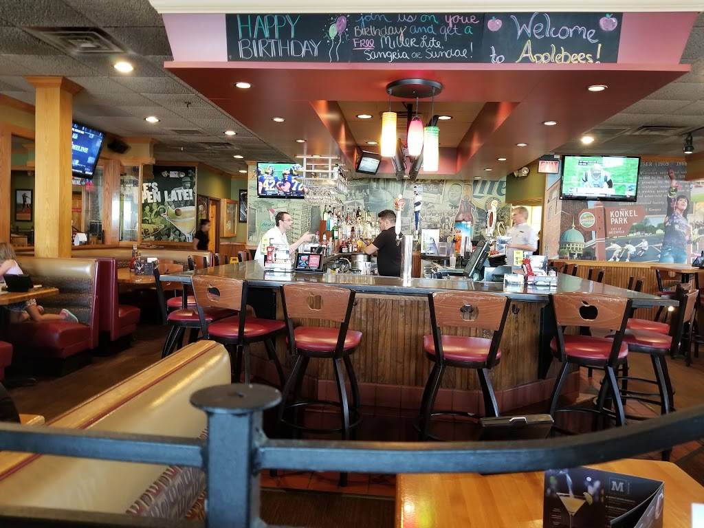 Applebees Grill + Bar | restaurant | 5100 S 76th St, Greendale, WI 53129, USA | 4144238013 OR +1 414-423-8013