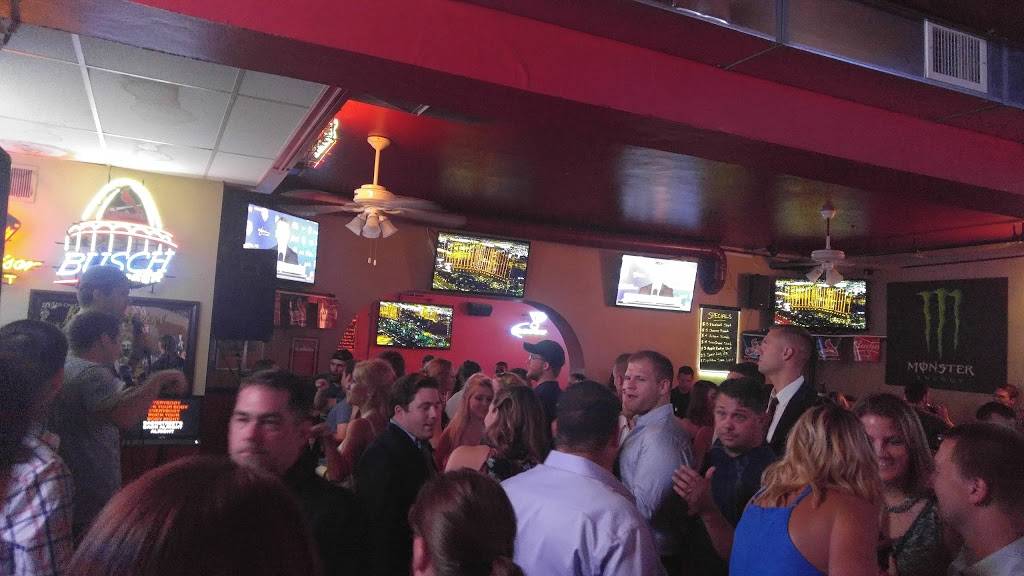 Carsons Sports Bar & Restaurant | restaurant | 1712 S 9th St, St. Louis, MO 63104, USA | 3144362707 OR +1 314-436-2707