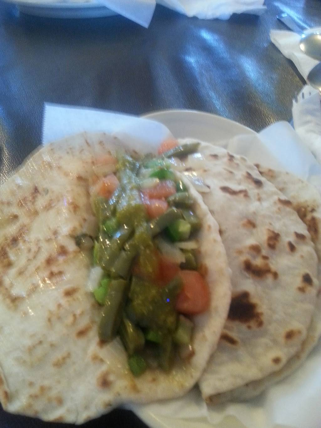 Paulinas Mexican Restaurant | restaurant | 1438 W Hutchins Pl, San Antonio, TX 78221, USA | 2109282499 OR +1 210-928-2499