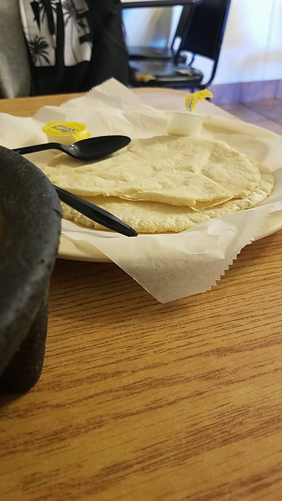 Aqui Me Quedo Restaurant | restaurant | 7840 Lake June Rd, Dallas, TX 75217, USA | 2148813755 OR +1 214-881-3755