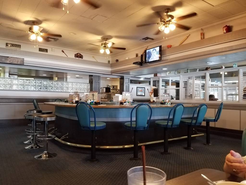 Chefs Country Cafe | cafe | 17039 Valley Blvd, Fontana, CA 92335, USA | 9098232200 OR +1 909-823-2200