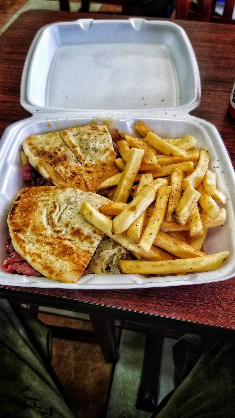 Hometown Cafe & Grill | restaurant | 130 W Shore Ave, Dumont, NJ 07628, USA | 2013742130 OR +1 201-374-2130