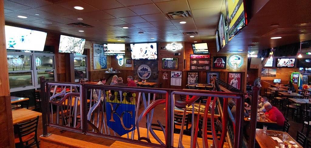 Johnnys Tavern | restaurant | 1310 Grand Blvd, Kansas City, MO 64106, USA | 8162682260 OR +1 816-268-2260