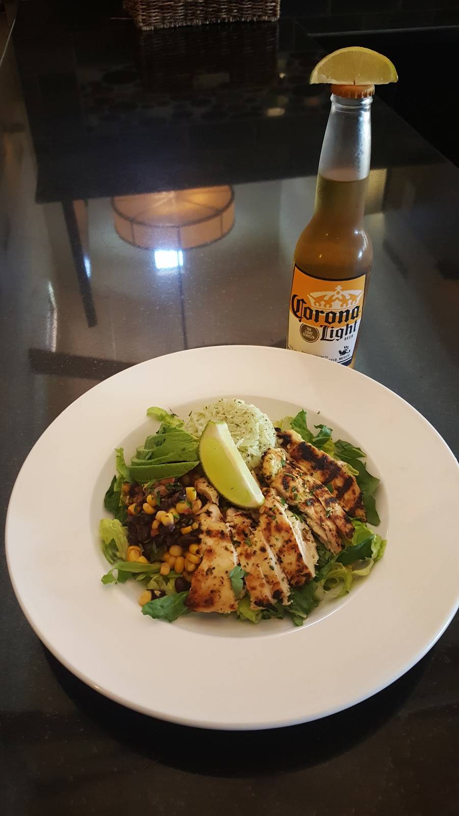 Slate Bistro & Bar | restaurant | 4415 E Village Pkwy, Gilbert, AZ 85298, USA | 4809885956 OR +1 480-988-5956