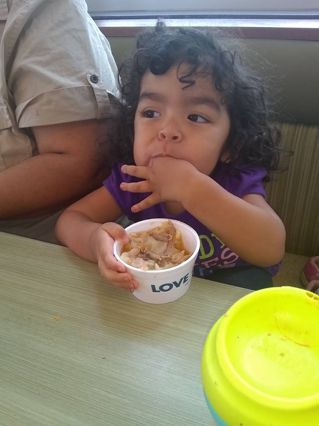 Churchs Chicken | restaurant | 1003 SE Military Dr, San Antonio, TX 78214, USA | 2109279389 OR +1 210-927-9389