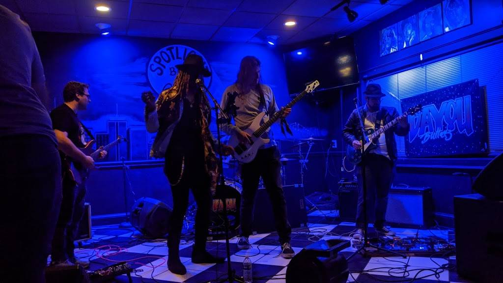 Spotlight Restaurant & Bar | restaurant | 2925 Harvard Ave, Metairie, LA 70006, USA | 5048892311 OR +1 504-889-2311