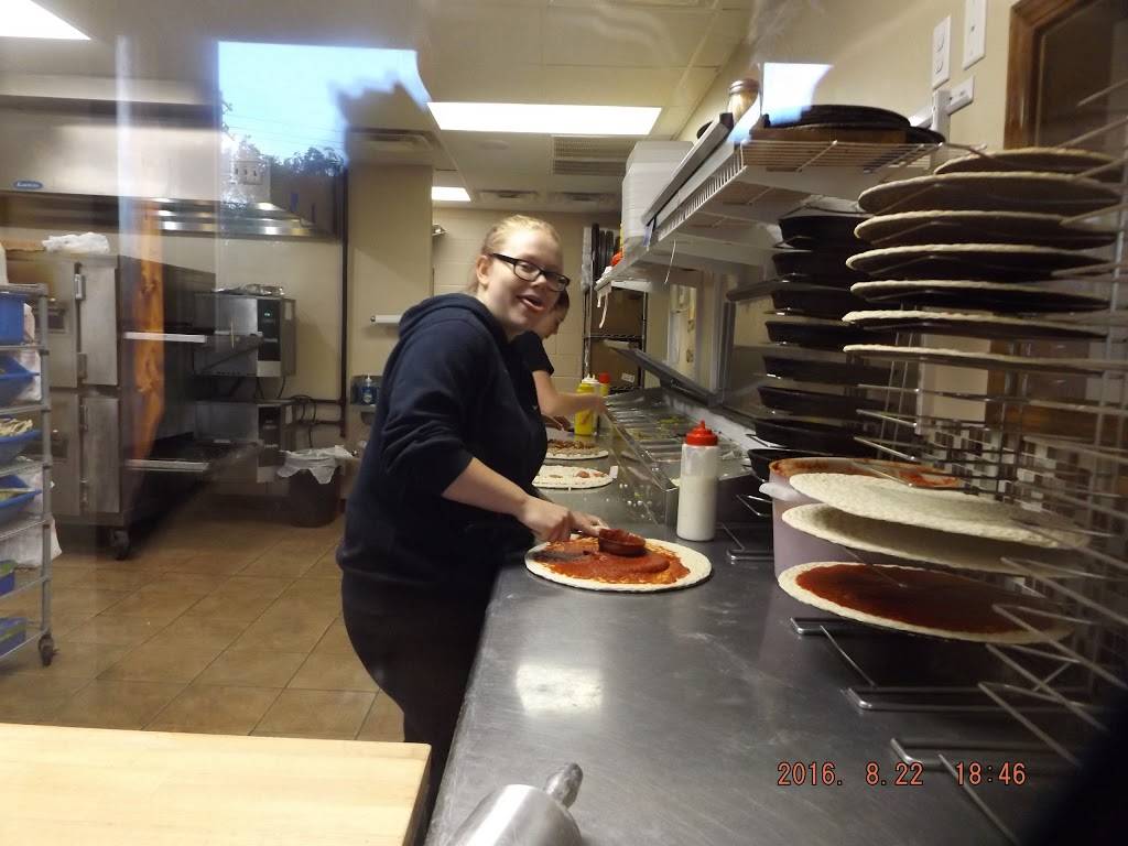 Lances Pizza & Subs | restaurant | 510 W Main St, Waverly, TN 37185, USA | 9312964455 OR +1 931-296-4455