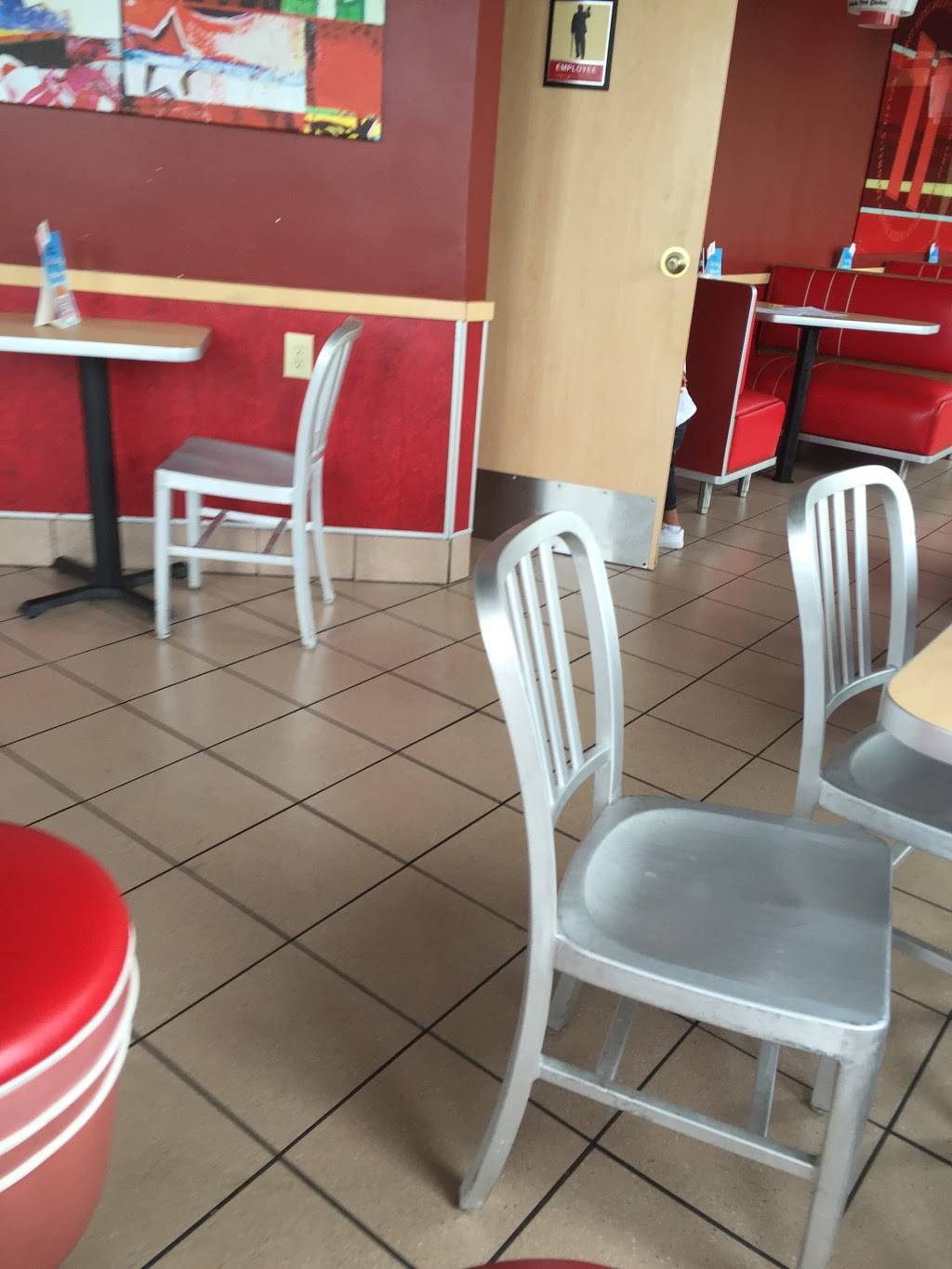 KFC | restaurant | 3035 Dickerson Pike, Nashville, TN 37207, USA | 6152288610 OR +1 615-228-8610