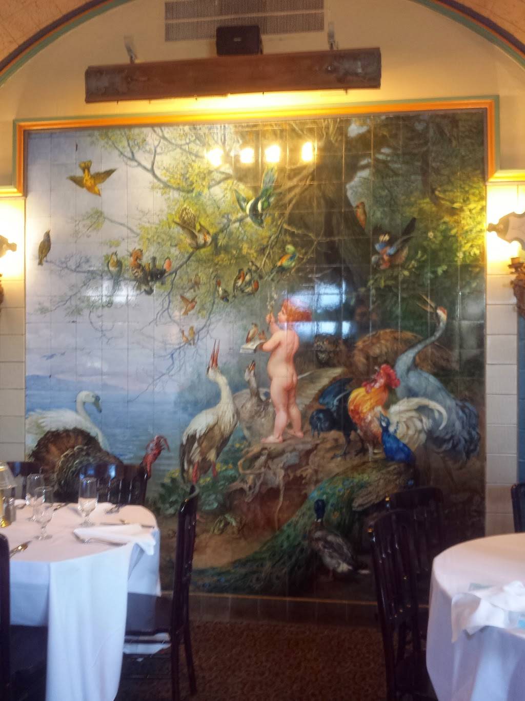 Das Bevo | restaurant | 4749 Gravois Ave, St. Louis, MO 63116, USA | 3148322251 OR +1 314-832-2251