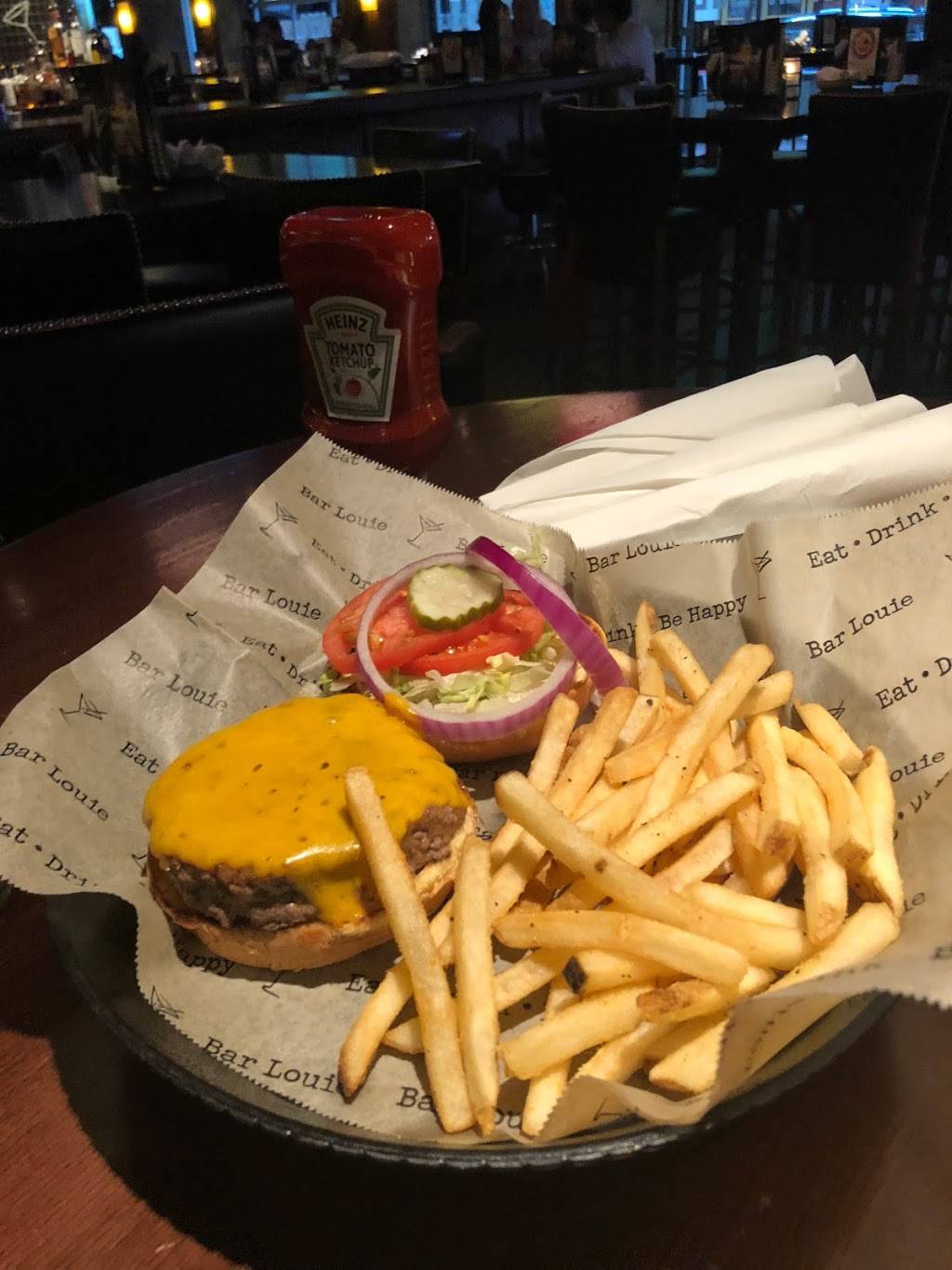 Bar Louie - Rockville Town Square | night club | 150 Gibbs St, Rockville, MD 20850, USA | 2402381080 OR +1 240-238-1080