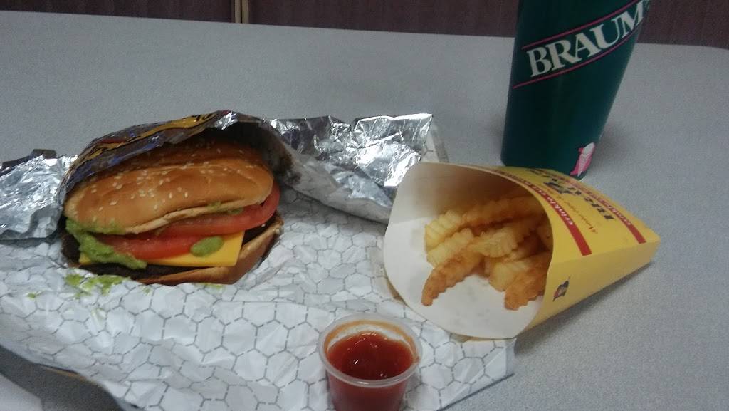 Braums Ice Cream & Burger Restaurant | restaurant | 3641 N Rock Rd, Wichita, KS 67226, USA | 3166341470 OR +1 316-634-1470