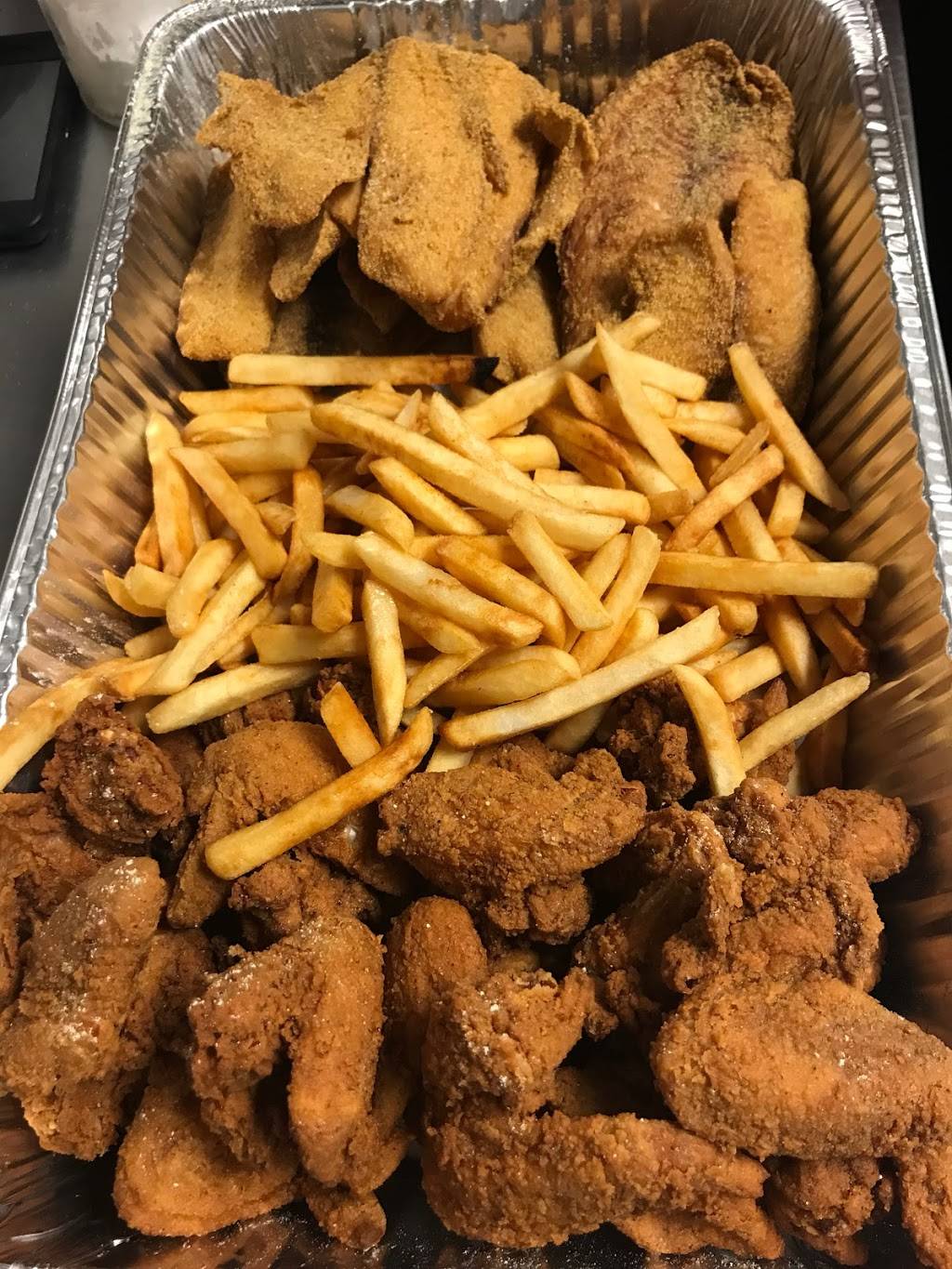 Eddys Chicken and Waffles | restaurant | 3252 Noe Bixby Rd, Columbus, OH 43232, USA | 6148297770 OR +1 614-829-7770