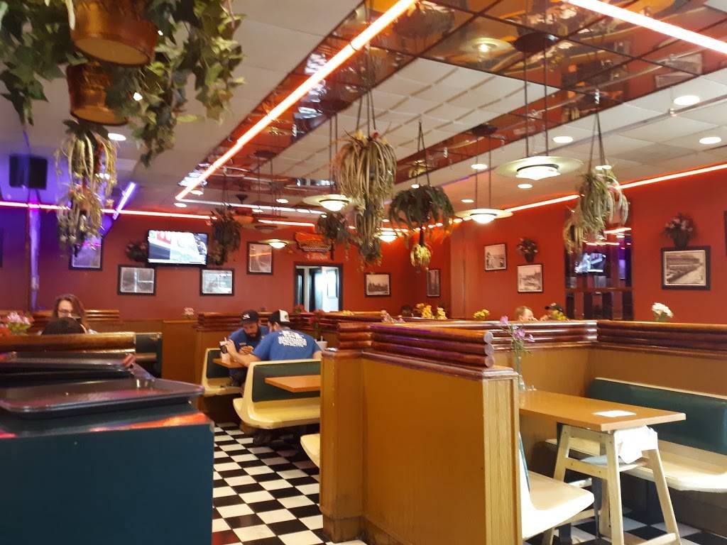 Mickeys Gyros & Ribs | restaurant | 525 N Harlem Ave, Oak Park, IL 60302, USA | 7088483333 OR +1 708-848-3333