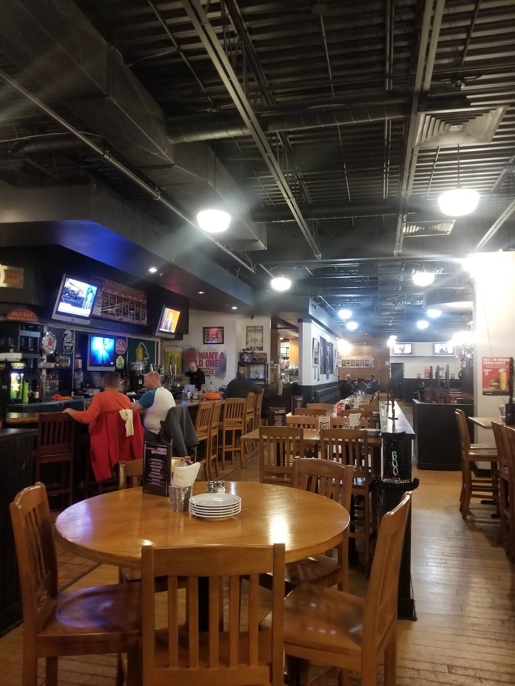 St. Thomas Roadhouse Bar and Grill | restaurant | 837 Talbot St, St Thomas, ON N5P 1E4, Canada | 5196372220 OR +1 519-637-2220