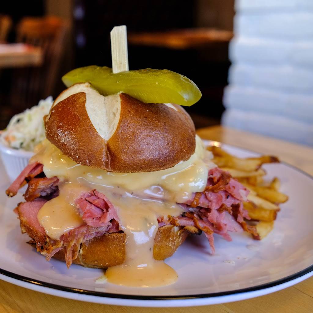 Nickels Deli | restaurant | 480 Boulevard de Sainte-Adèle, Sainte-Adèle, QC J0R 1L0, Canada | 4502299553 OR +1 450-229-9553