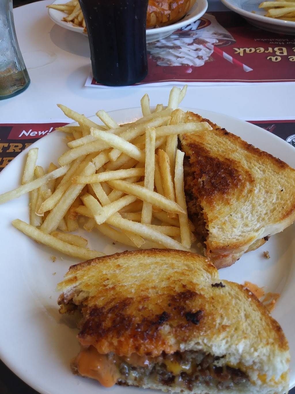 Steak n Shake | restaurant | 831 Clepper Ln, Cincinnati, OH 45245, USA | 5139430990 OR +1 513-943-0990