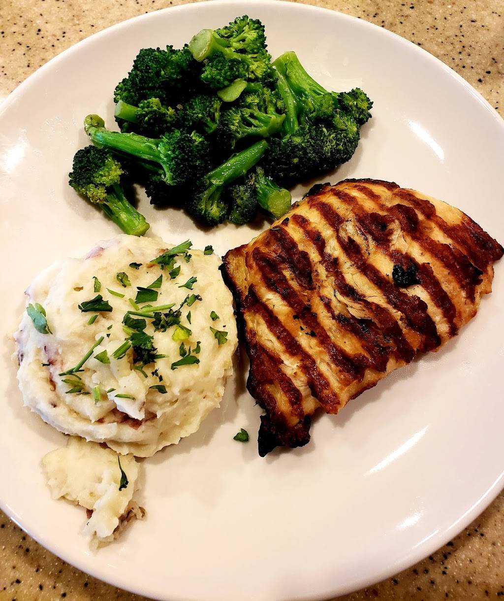 Applebees Grill + Bar | restaurant | 3250 Grand Ridge Dr NE, Grand Rapids, MI 49525, USA | 6163649492 OR +1 616-364-9492