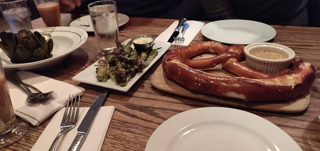 Rowdy Hall | restaurant | 2732, 10 Main St, East Hampton, NY 11937, USA | 6313248555 OR +1 631-324-8555