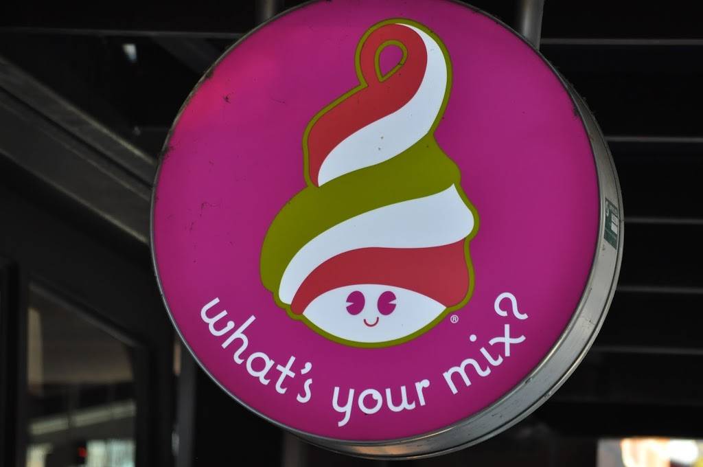 Menchies Frozen Yogurt | bakery | 2101 Queen Anne Ave N #104, Seattle, WA 98109, USA | 2062161650 OR +1 206-216-1650