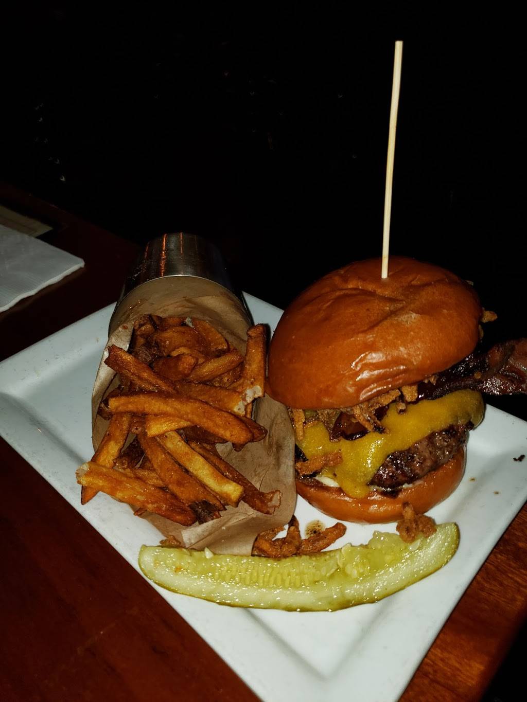 Citizen Burger Bar | restaurant | 3515, 2907 W Cary St, Richmond, VA 23221, USA | 8043582914 OR +1 804-358-2914