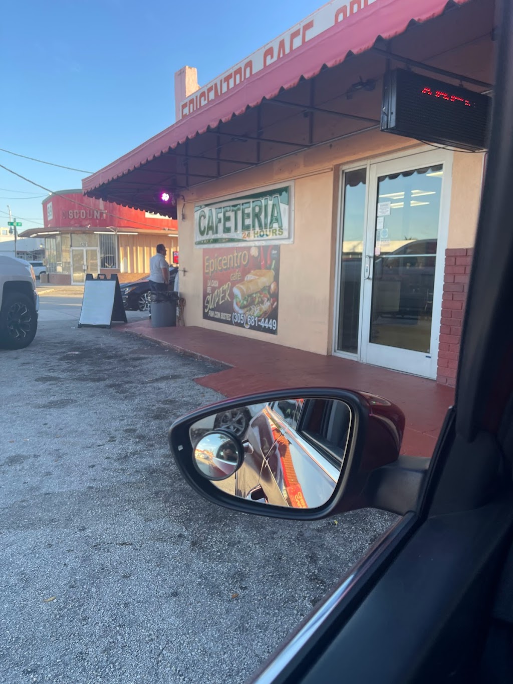 Epicentro Cafe 24 Horas | restaurant | 4197 E 4th Ave, Hialeah, FL 33013, USA | 3056814449 OR +1 305-681-4449