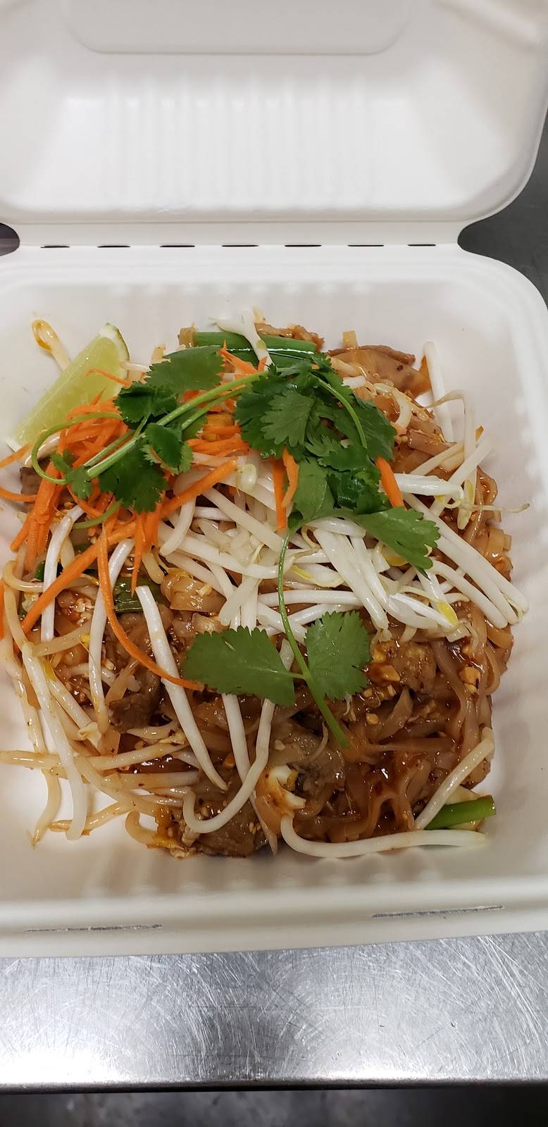 Green Curry Thai Restaurant | restaurant | 8148 SW Hall Blvd, Beaverton, OR 97008, USA | 5033729802 OR +1 503-372-9802