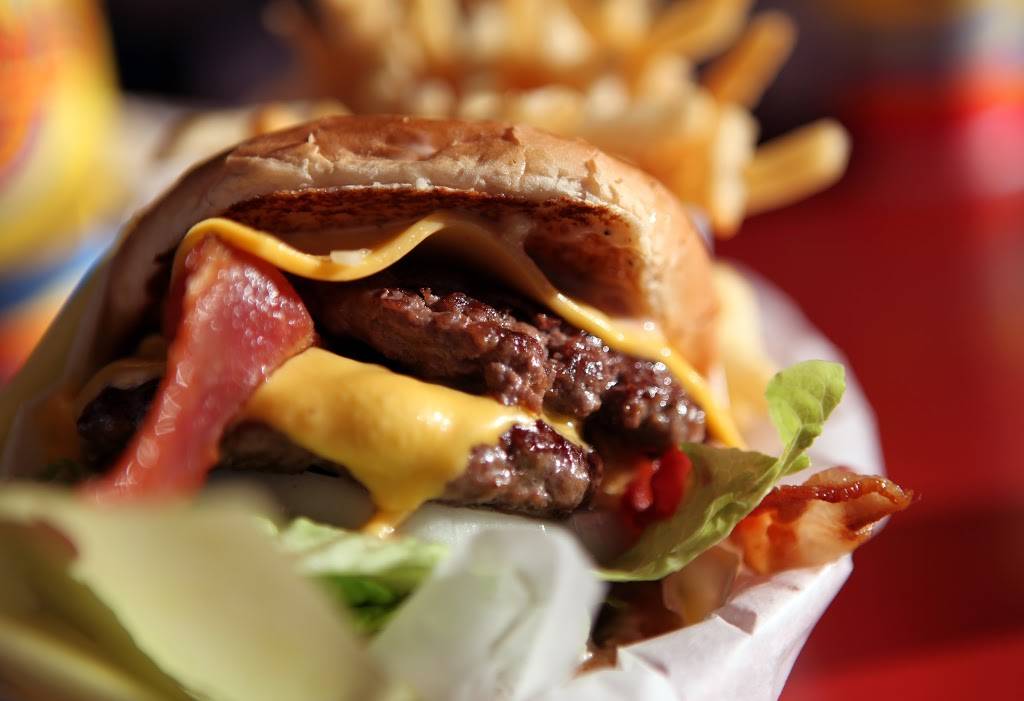 Tomboys Famous Chiliburgers | restaurant | 1816 Manhattan Beach Blvd, Manhattan Beach, CA 90266, USA | 3103749944 OR +1 310-374-9944