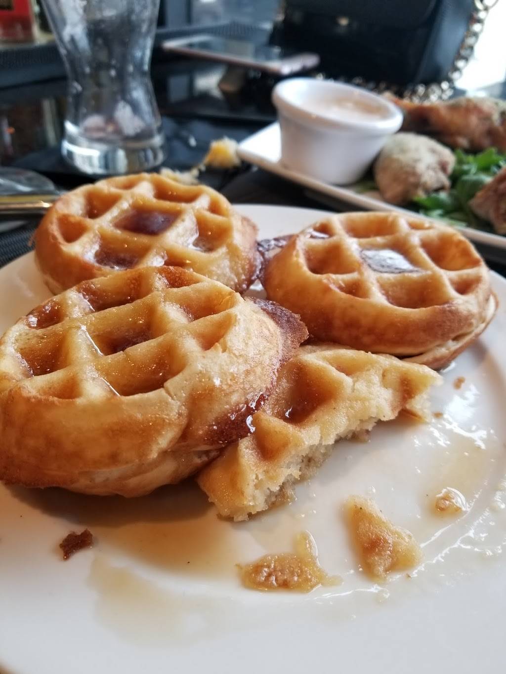 Pink Magnolia | restaurant | 642 W Davis St, Dallas, TX 75208, USA | 4693209220 OR +1 469-320-9220