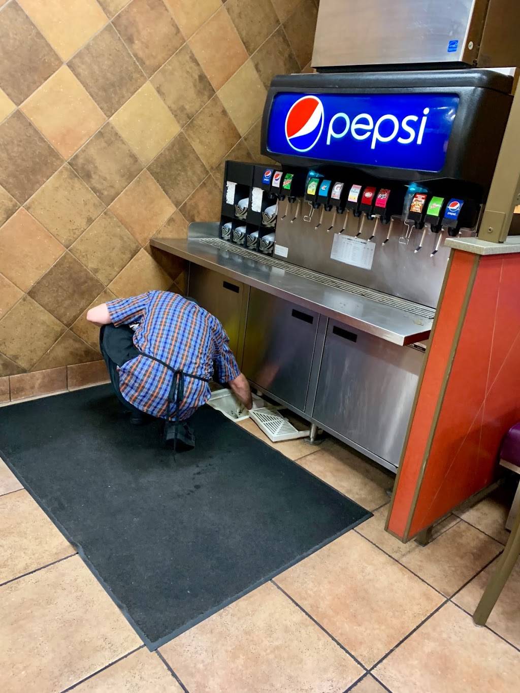 Taco Bell | restaurant | 5570 E Travel Plaza Way, Tucson, AZ 85756, USA | 5206633424 OR +1 520-663-3424