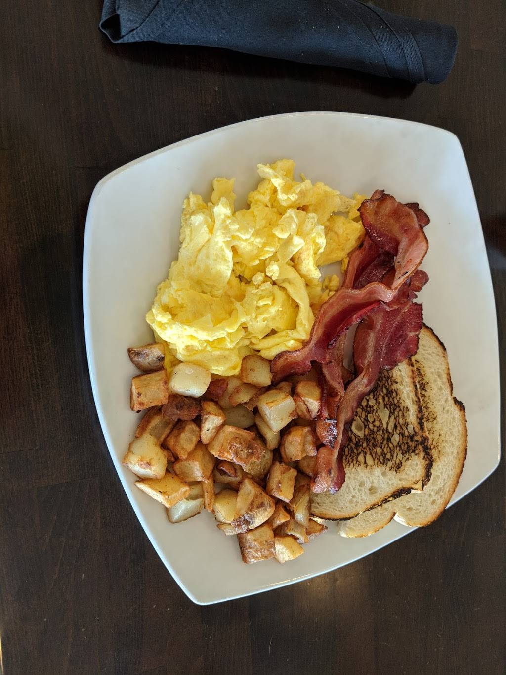 Tee Minus One Bar & Grill | restaurant | 934 Macon Rd, Mountain View, CA 94035, USA | 6504047478 OR +1 650-404-7478