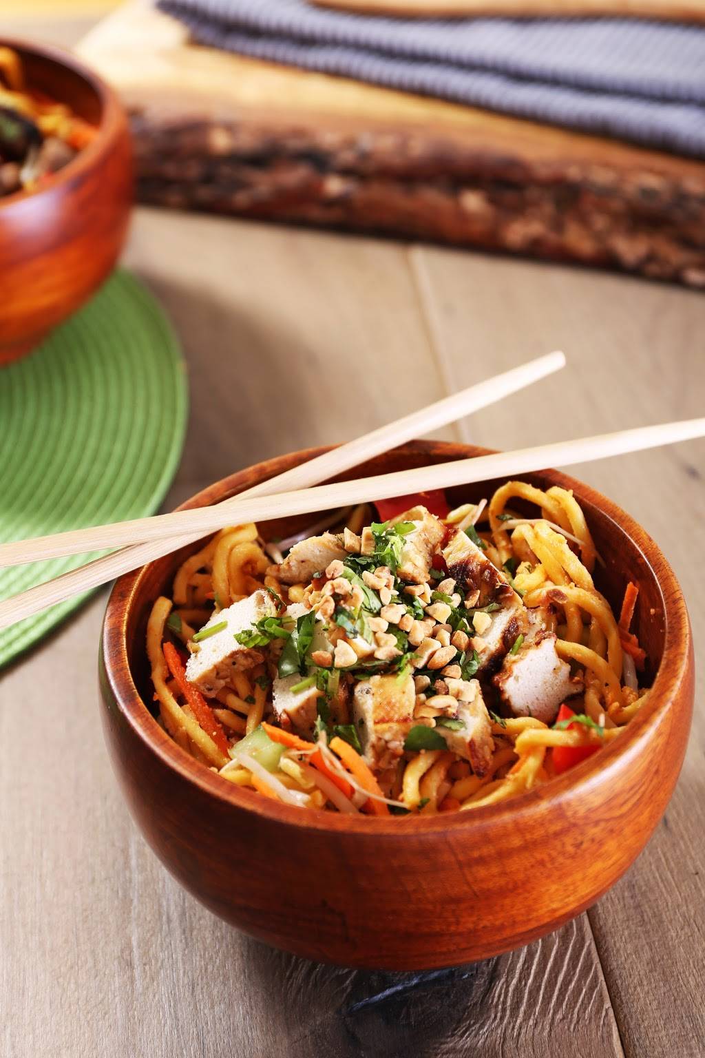 Viet Nom Nom | restaurant | 618 1/2 Church St, Evanston, IL 60201, USA | 8478596326 OR +1 847-859-6326