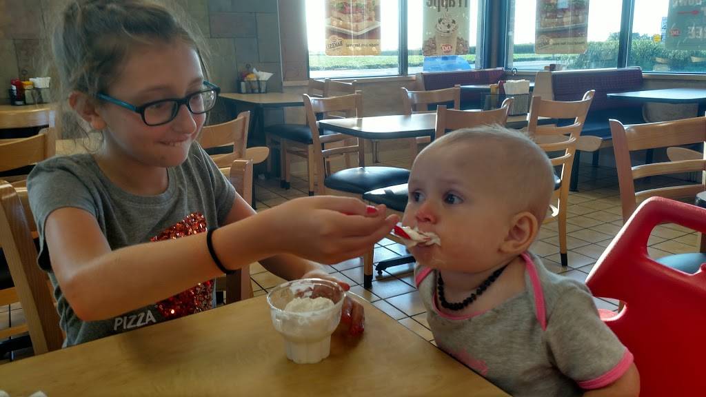 Dairy Queen Grill & Chill | restaurant | 14400 IL-4, Auburn, IL 62615, USA | 2174383612 OR +1 217-438-3612