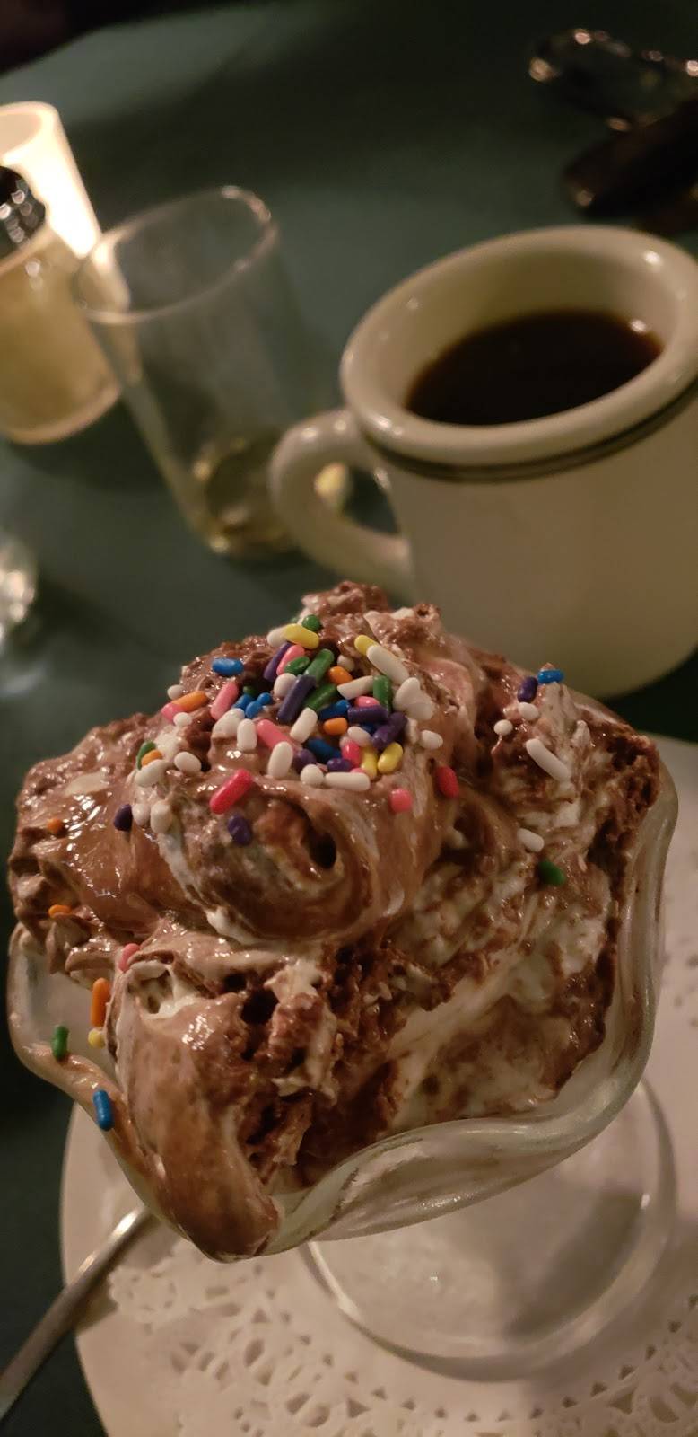 Paparazzi | restaurant | 4315 N Voss St, Peoria Heights, IL 61616, USA | 3096825205 OR +1 309-682-5205