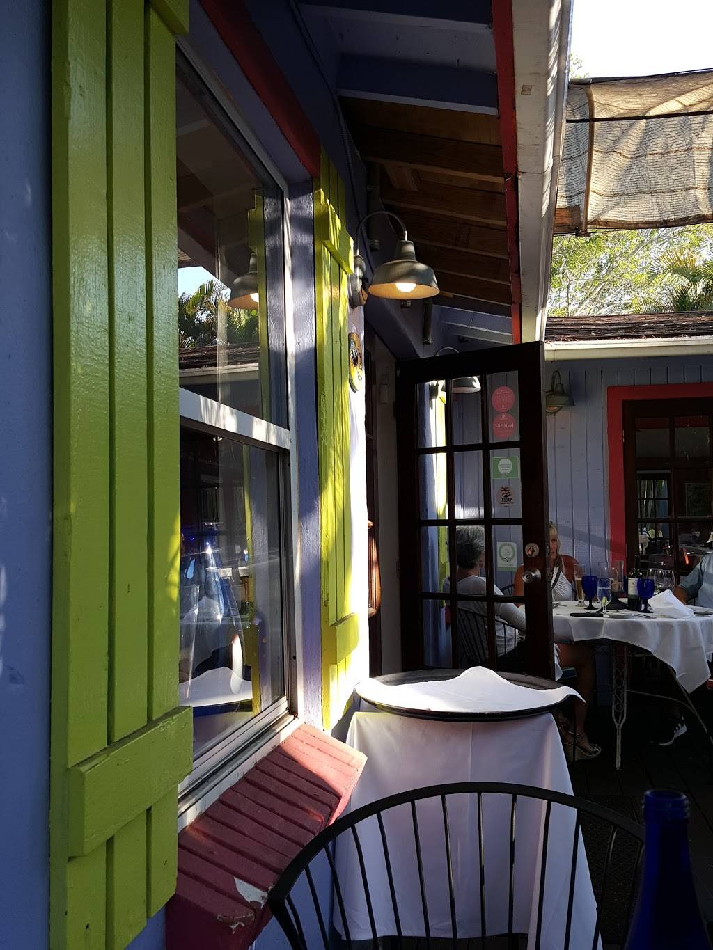 The Real Macaw Restaurant | restaurant | 3275 Bayshore Dr, Naples, FL 34112, USA | 2397321188 OR +1 239-732-1188