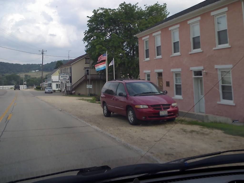 Gehlen Inn Guest House | restaurant | 101 Main St, St Donatus, IA 52071, USA | 8002801177 OR +1 800-280-1177