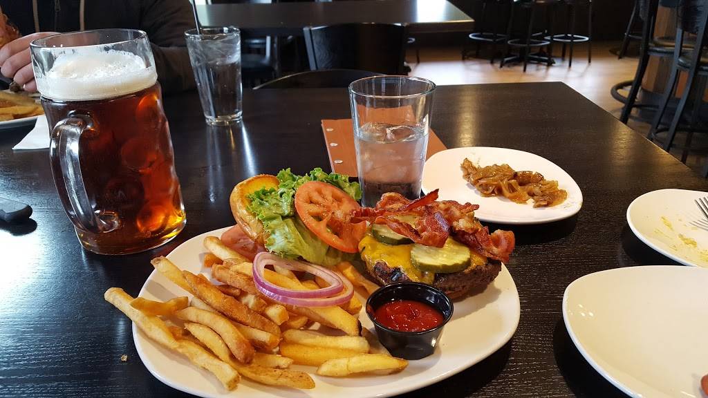 The Bavarian Bierhaus | restaurant | 700 W Lexington Blvd, Glendale, WI 53217, USA | 4142367000 OR +1 414-236-7000