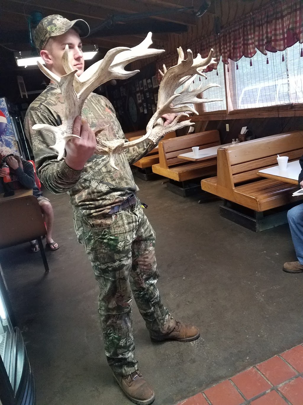 Selvin General Store | restaurant | 12122 Yellowbanks Trail, Dale, IN 47523, USA | 8125673834 OR +1 812-567-3834