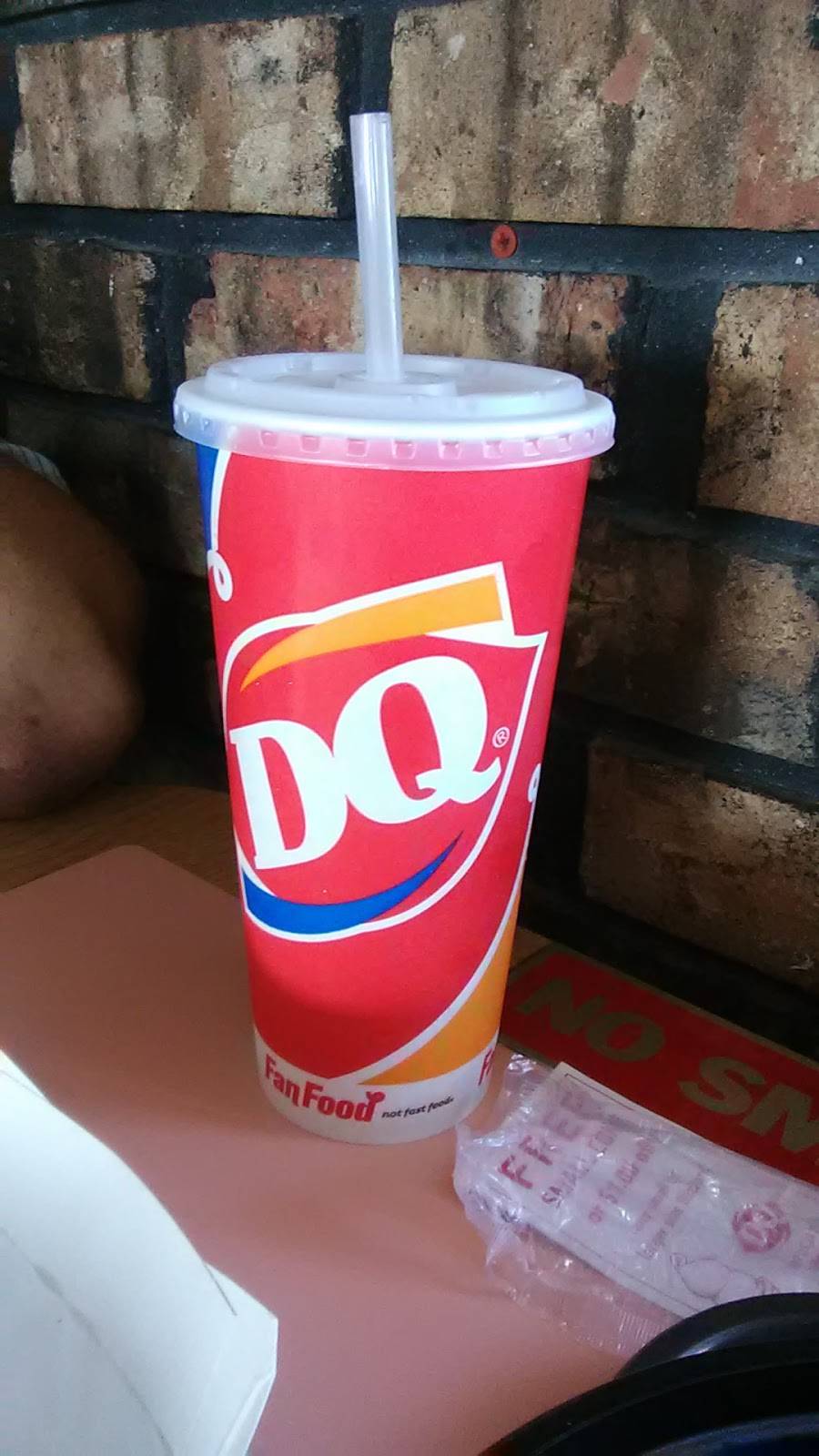 Dairy Queen Store | restaurant | 822 US-24, Gilman, IL 60938, USA | 8152654115 OR +1 815-265-4115