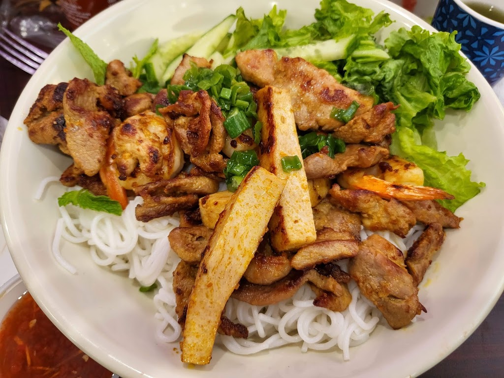 Pho Hanoi Restaurant | restaurant | Madison Place, 32341 John R Rd, Madison Heights, MI 48071, USA | 2483077775 OR +1 248-307-7775