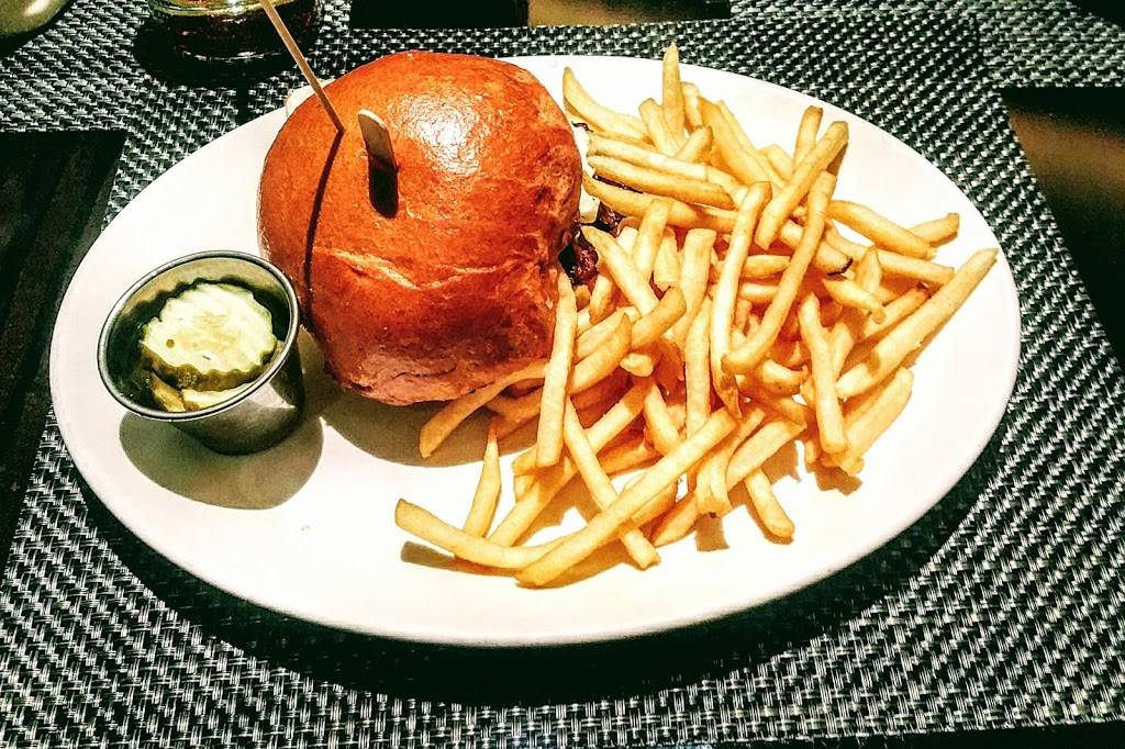 Media Grill + Bar | restaurant | 2201 N Stemmons Fwy, Dallas, TX 75207, USA | 2147617439 OR +1 214-761-7439