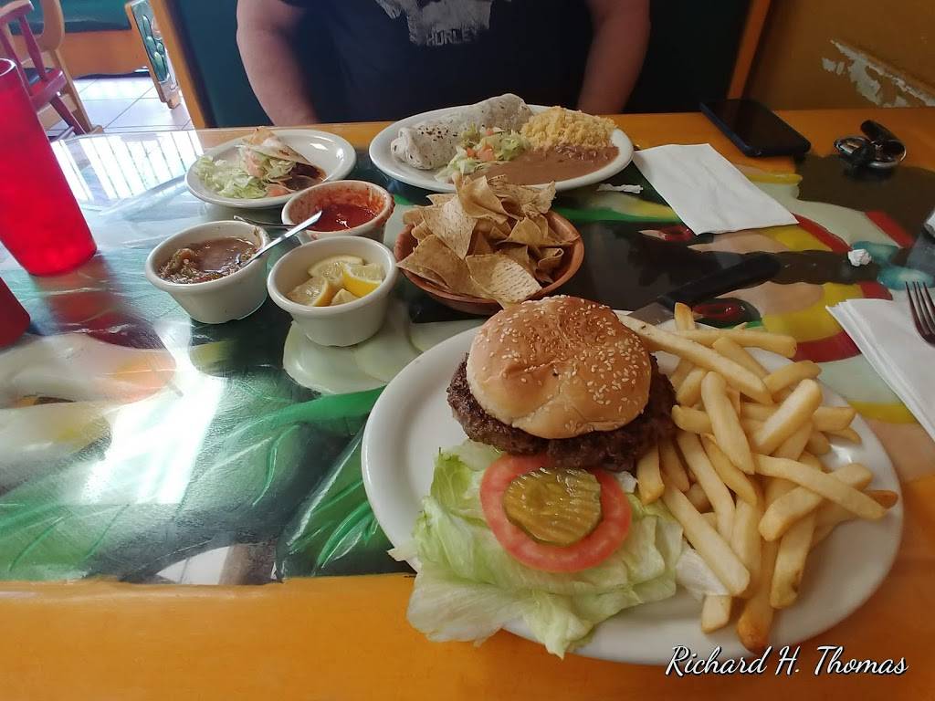 Pitic Restaurant and Lounge | restaurant | 1580 E Pima St, Phoenix, AZ 85034, USA | 6022580524 OR +1 602-258-0524