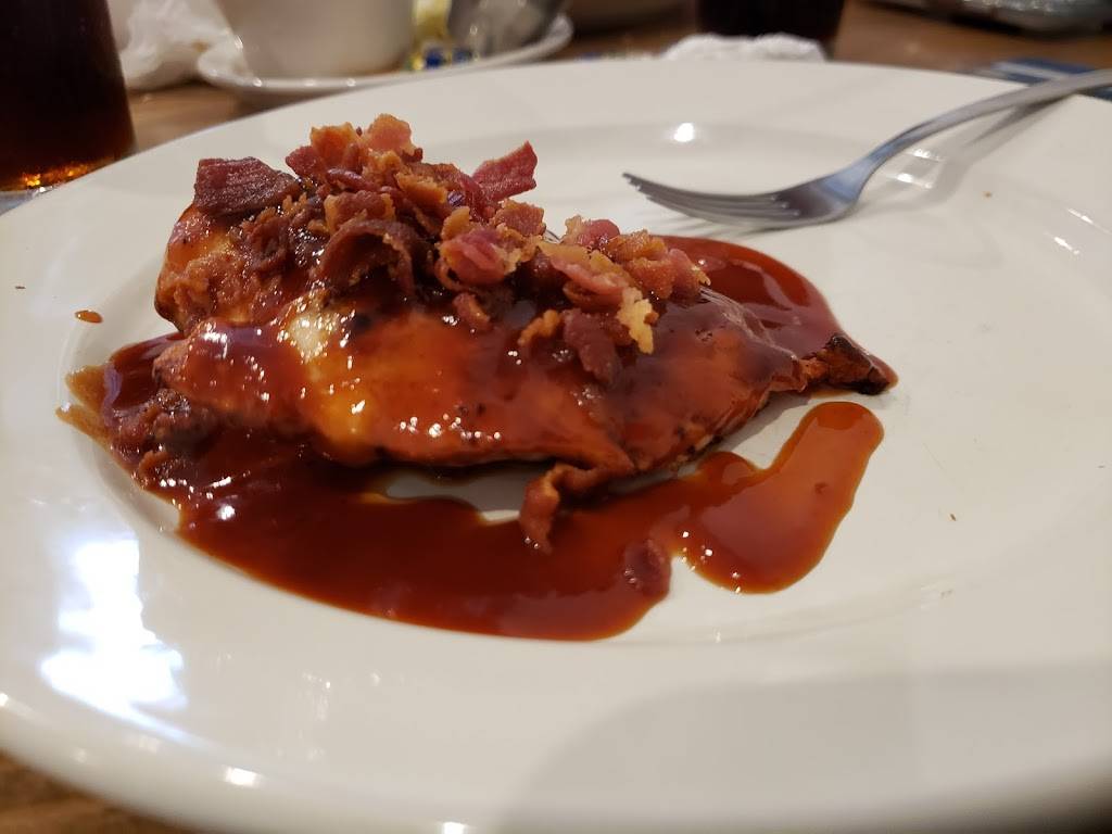 GeeManettis | restaurant | 104 E Attica St, Rossville, IL 60963, USA | 2177486344 OR +1 217-748-6344