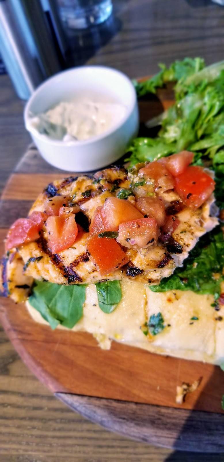 Pinstripes | restaurant | 111 Park Ave Suite 105, Beachwood, OH 44122, USA | 2164158010 OR +1 216-415-8010