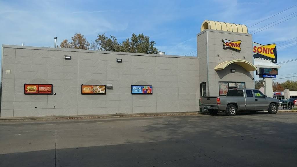 Sonic Drive-In | restaurant | 3820 S Peoria Ave, Tulsa, OK 74105, USA | 9187452124 OR +1 918-745-2124