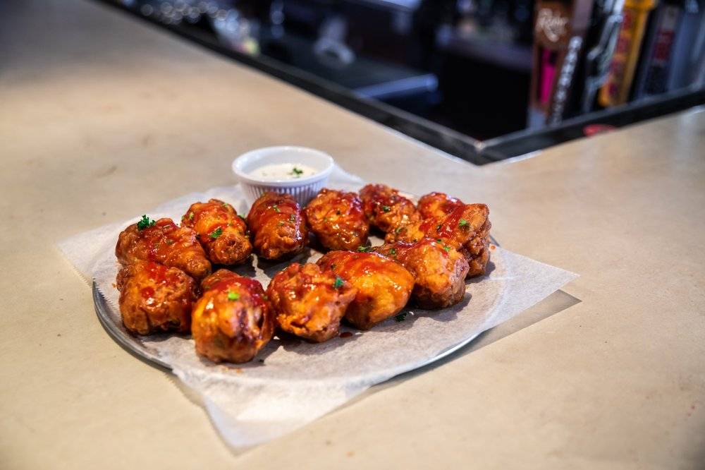 Knockout Sports Bar | restaurant | 2212 W Northwest Hwy, Dallas, TX 75220, USA | 4698720183 OR +1 469-872-0183