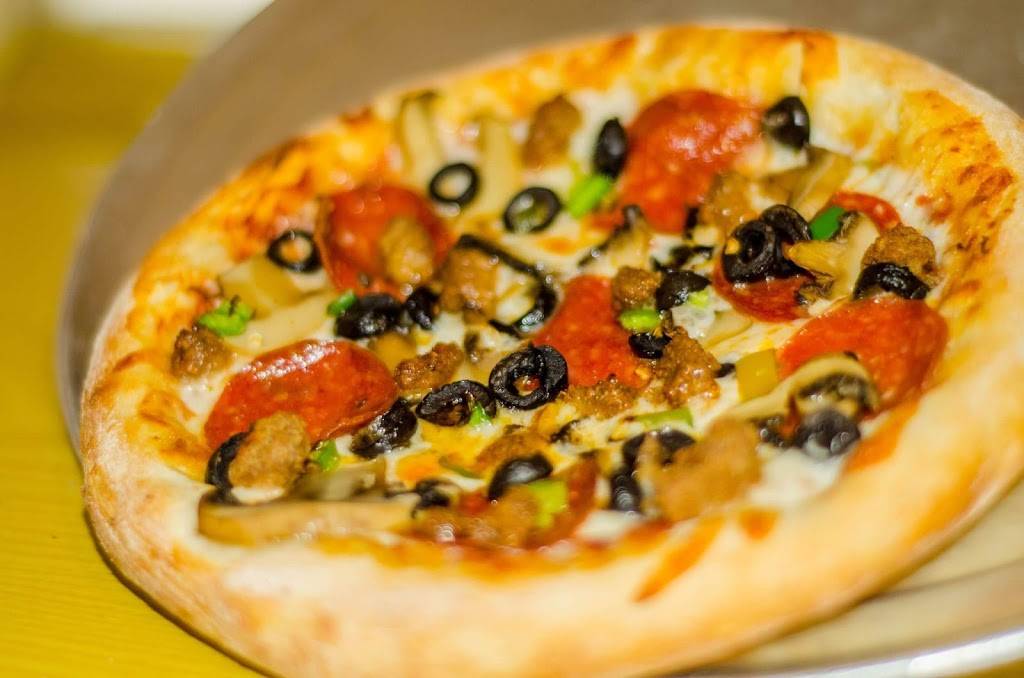 Maminos Pizza | restaurant | Blvd. Geranios 512, Las Lomitas, 22810 Ensenada, B.C., Mexico | 016461749001 OR +52 646 174 9001