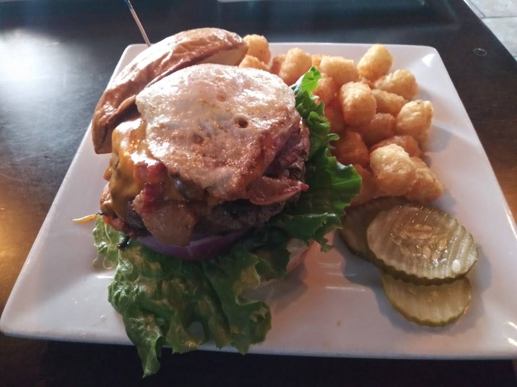 Driftwood Bar and Grill | restaurant | 1103 E Lake Dr, Novi, MI 48377, USA | 2486689005 OR +1 248-668-9005