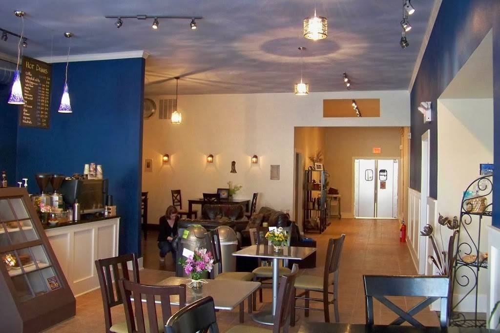 Water House Bistro | bakery | 132 E Lake St, Lake Mills, WI 53551, USA | 9209450660 OR +1 920-945-0660