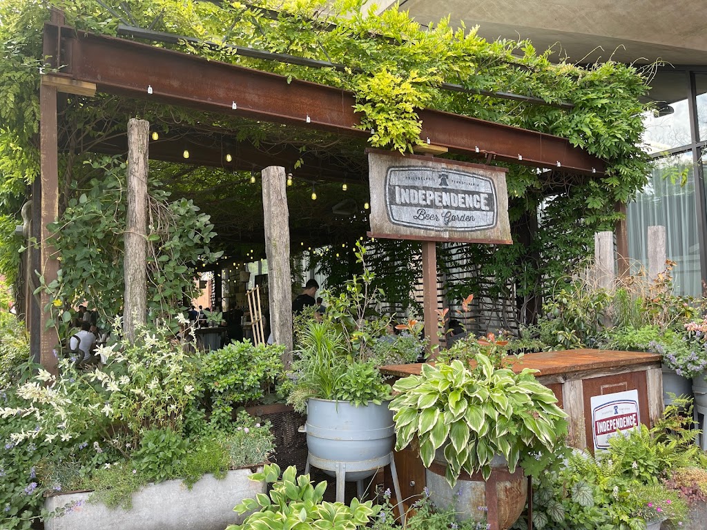 Independence Beer Garden | restaurant | 100 S Independence Mall W, Philadelphia, PA 19106, USA | 2159227100 OR +1 215-922-7100