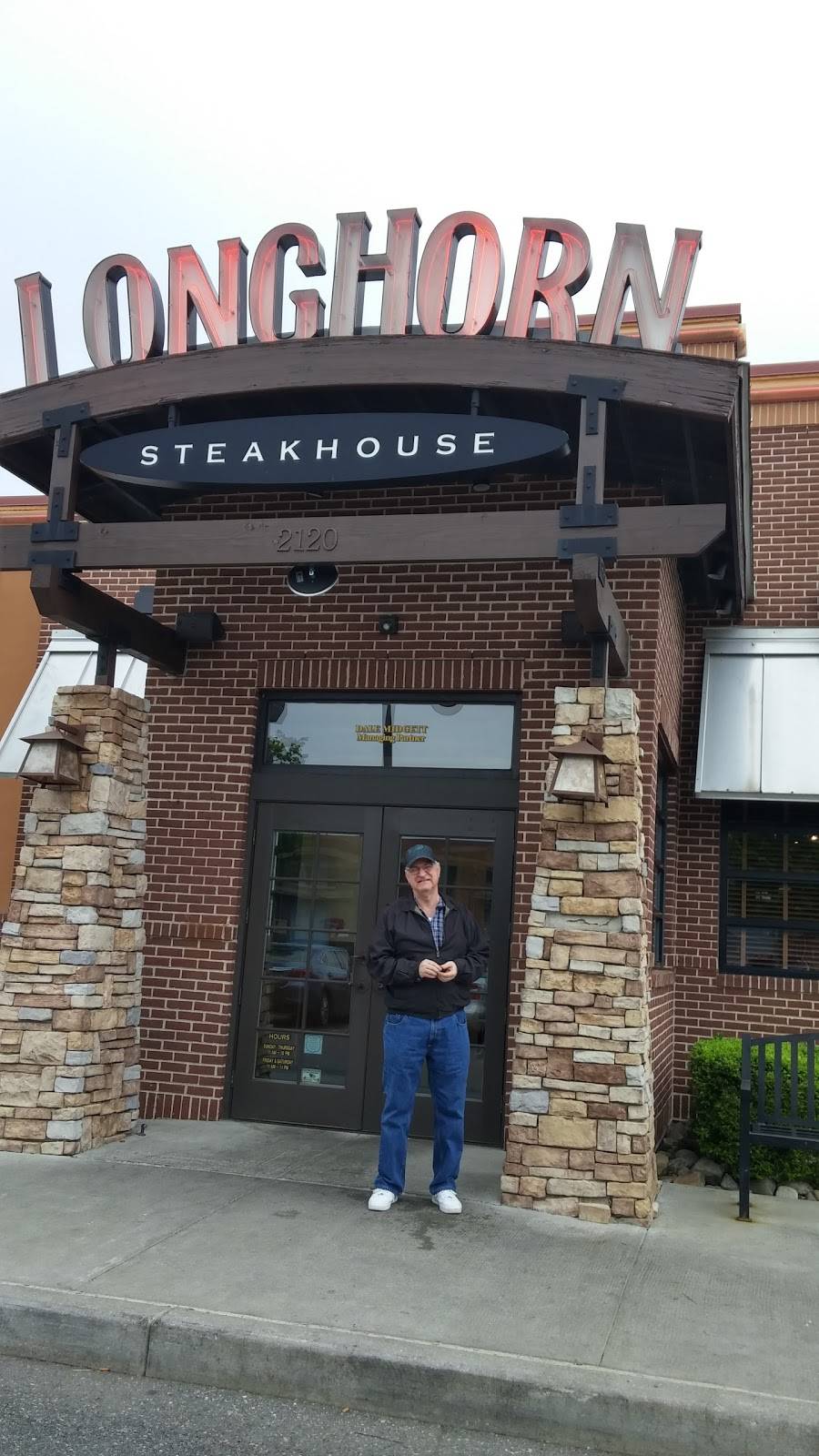 LongHorn Steakhouse | meal takeaway | 2120 S Christopher Columbus Blvd, Philadelphia, PA 19148, USA | 2152189600 OR +1 215-218-9600
